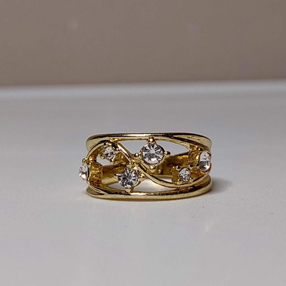 Cute Gold Tone Ring Size 6.5